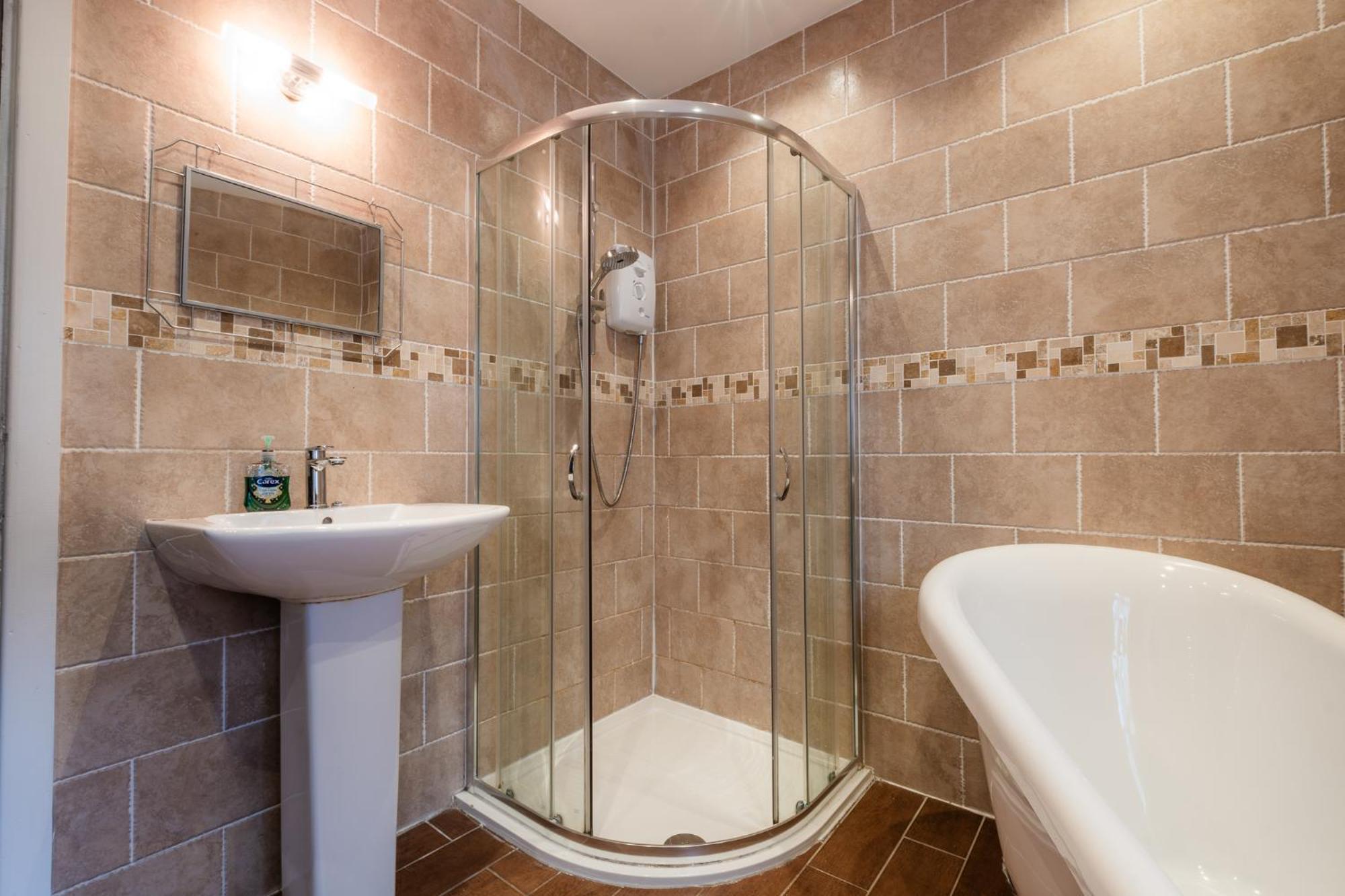 Entire Modern House Liverpool, 6 Bedrooms Εξωτερικό φωτογραφία