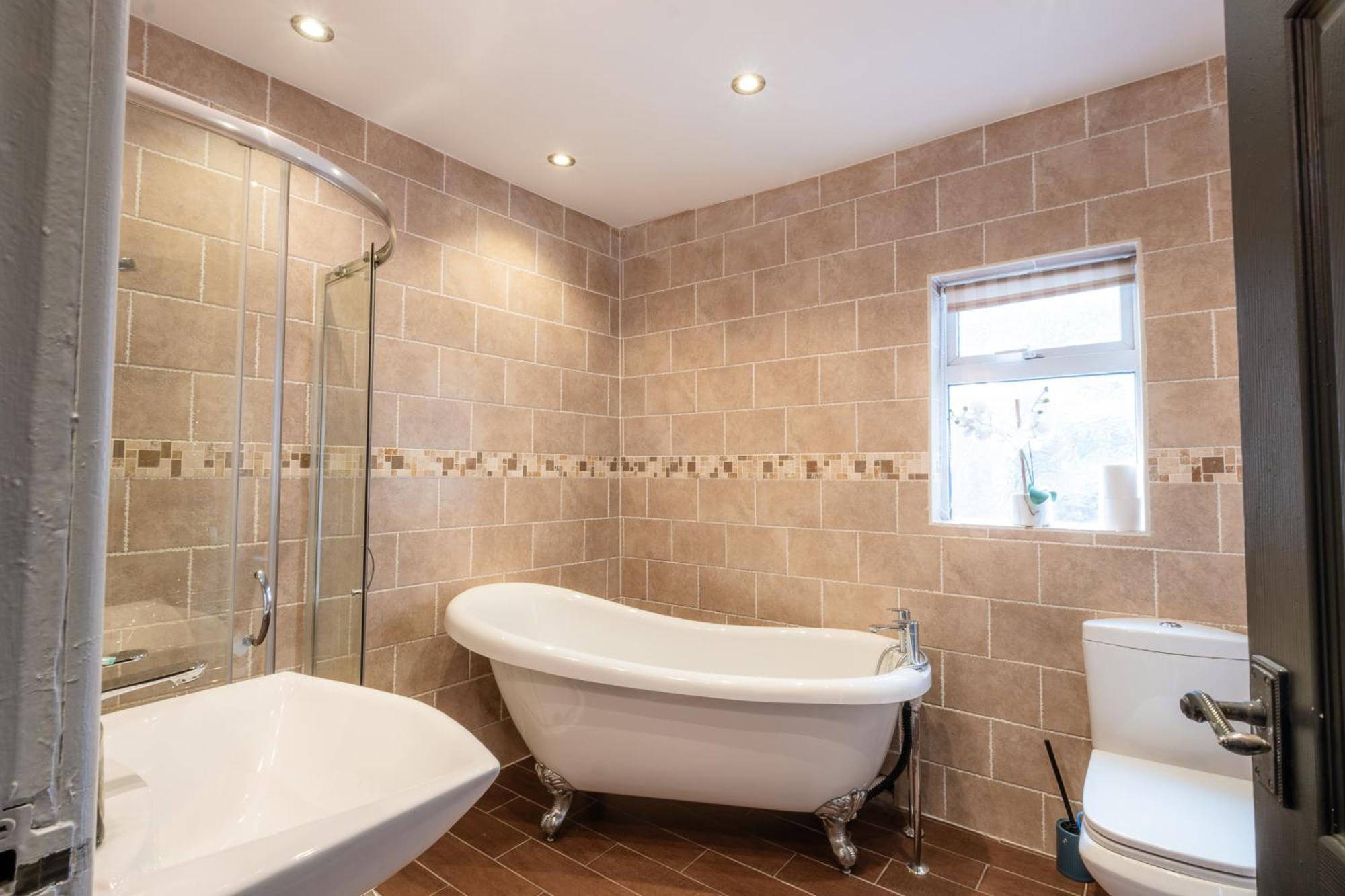 Entire Modern House Liverpool, 6 Bedrooms Εξωτερικό φωτογραφία